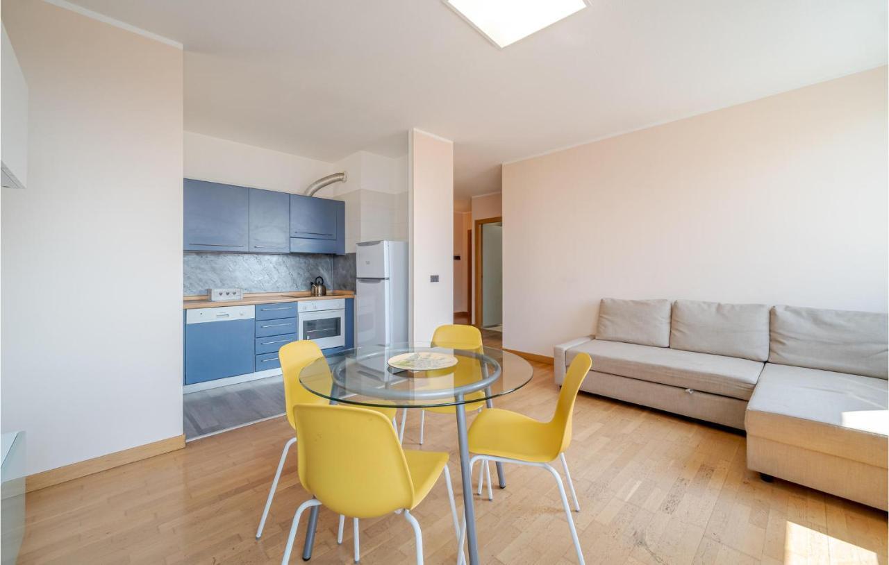 Apartamento Awesome In With Wifi