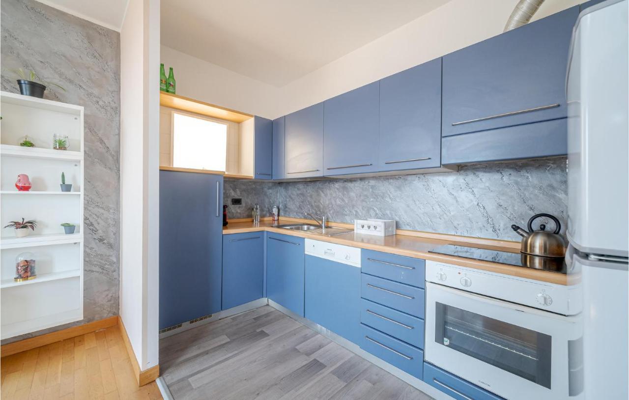 Apartamento Awesome In With Wifi